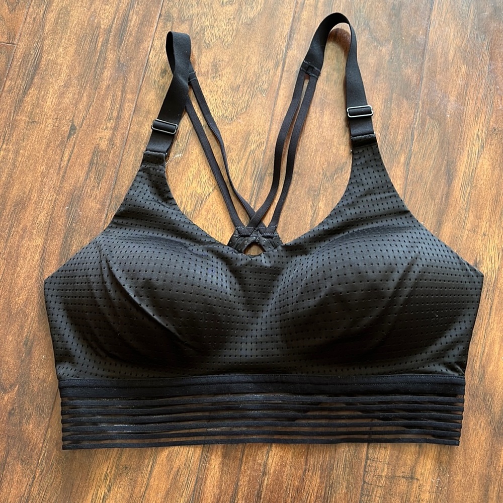 Victorias sport black sports bra!